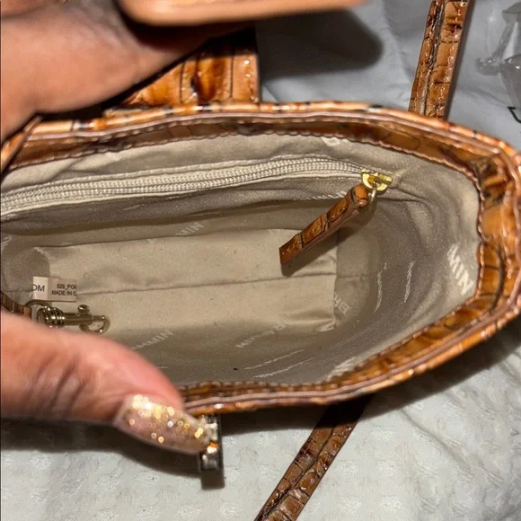 (Fairly New)Brahmin Tan Crocodile Embossed Marley brown leontyne Crossbody Bag - Picture 4 of 5